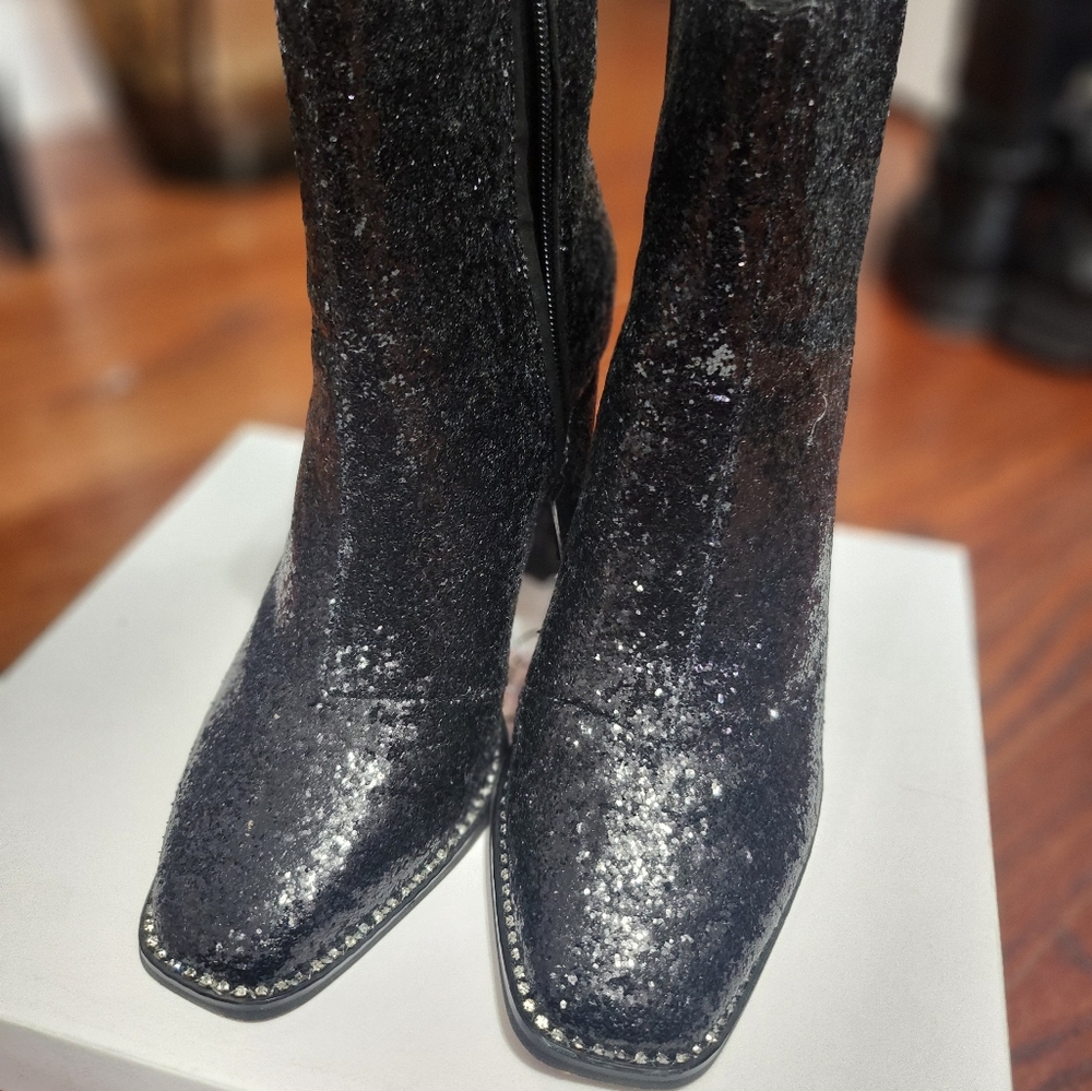 Boots - Picture 8 of 10